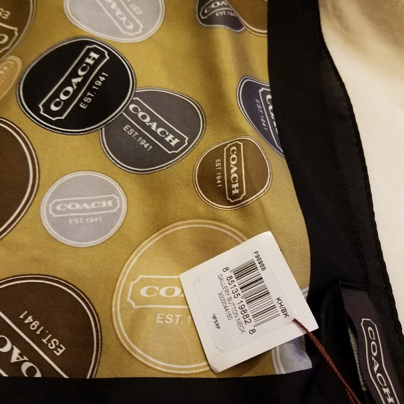 NWT ⚫Coach Gallery Button Scarf - Picture 4 of 6